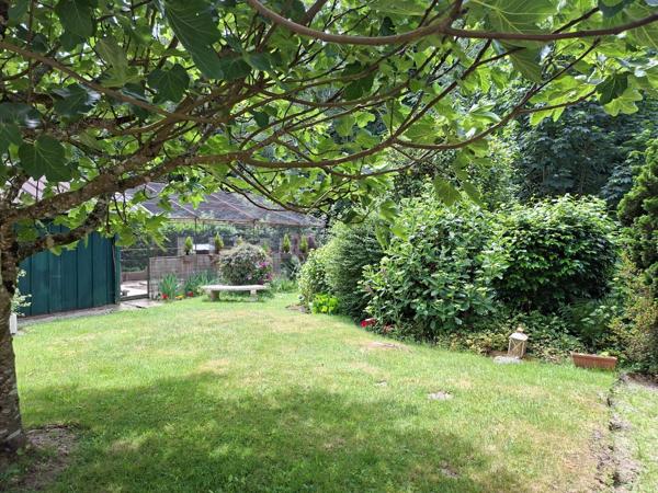 Maison de plain pied ,clé en main avec joli jardin arboré