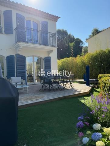 Maison
         4 pièces
        - 82 m² Bien prestige 599 000 € *
