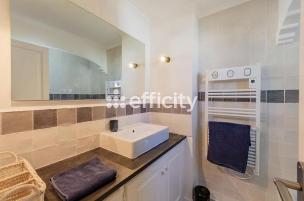 Maison
         4 pièces
        - 82 m² Bien prestige 599 000 € *