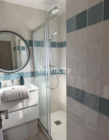 Maison
         4 pièces
        - 82 m² Bien prestige 599 000 € *