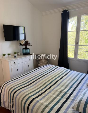 Maison
         4 pièces
        - 82 m² Bien prestige 599 000 € *