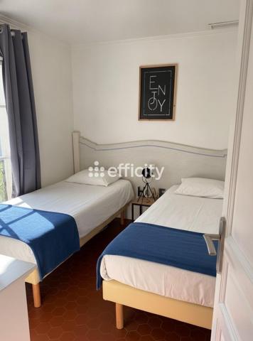 Maison
         4 pièces
        - 82 m² Bien prestige 599 000 € *