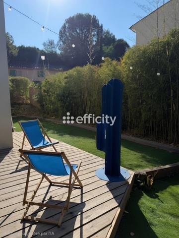 Maison
         4 pièces
        - 82 m² Bien prestige 599 000 € *