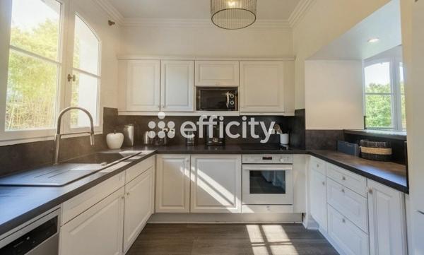 Maison
         4 pièces
        - 82 m² Bien prestige 599 000 € *