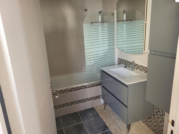 Appartement Saint Germain En Laye 3 pièce(s) 70 m2 235 000 € **  - Référence  18510