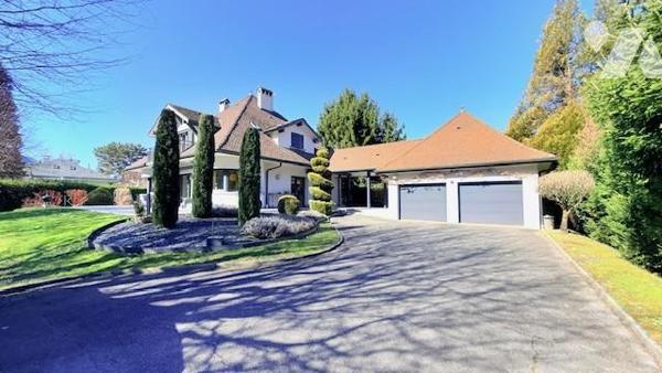 Maison bourgeoise 220m2 sur trois niveaux