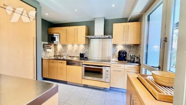 Maison bourgeoise 220m2 sur trois niveaux