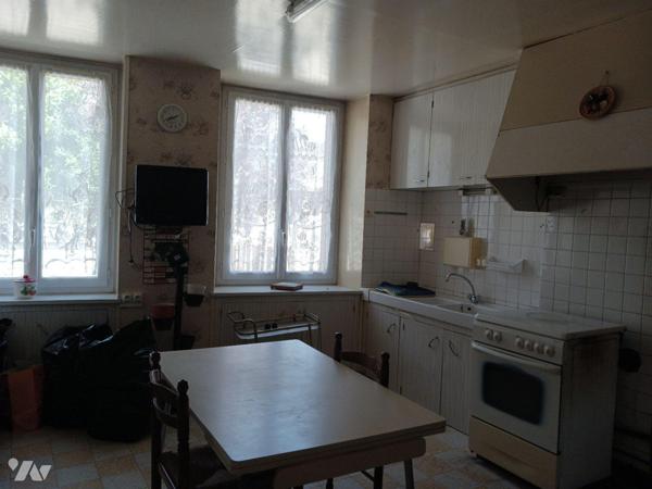 A VENDRE sur la commune de LES RICEYS (Aube), une maison à usage d'habitation, comprenant :
Au...