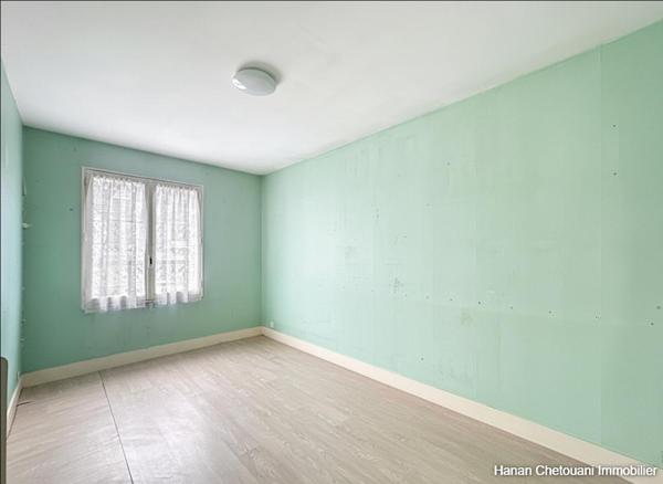 Terrain constructible , Local commercial , Appartement F4 , Ensemble immobilier polyvalent