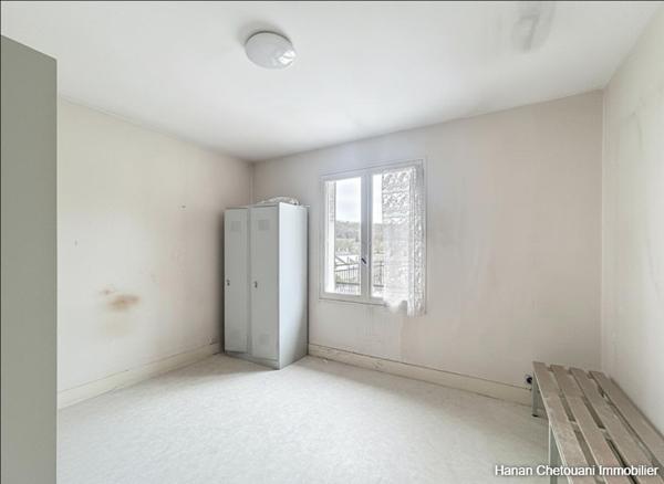 Terrain constructible , Local commercial , Appartement F4 , Ensemble immobilier polyvalent