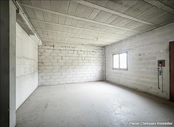 Terrain constructible , Local commercial , Appartement F4 , Ensemble immobilier polyvalent