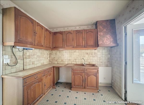 Terrain constructible , Local commercial , Appartement F4 , Ensemble immobilier polyvalent