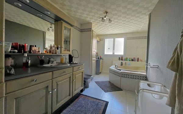 Maison à vendre    8 pièces • 186 m2 Mallemort