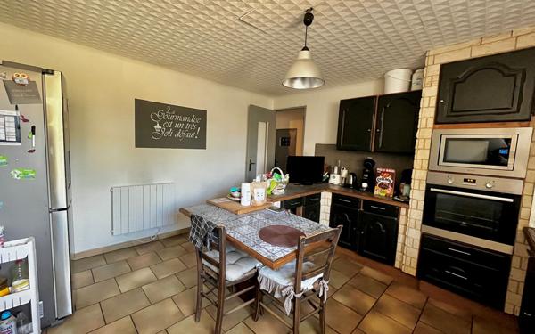 Maison à vendre    8 pièces • 186 m2 Mallemort