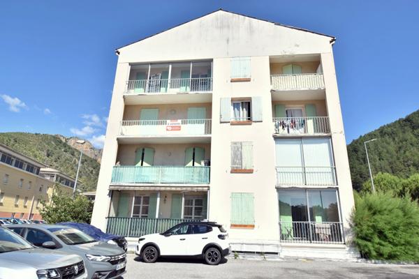 Digne-les-Bains, Appartement T2 avec cave, balcon, ascenseur et parking privatif