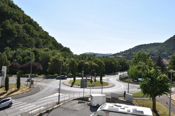 Digne-les-Bains, Appartement T2 avec cave, balcon, ascenseur et parking privatif