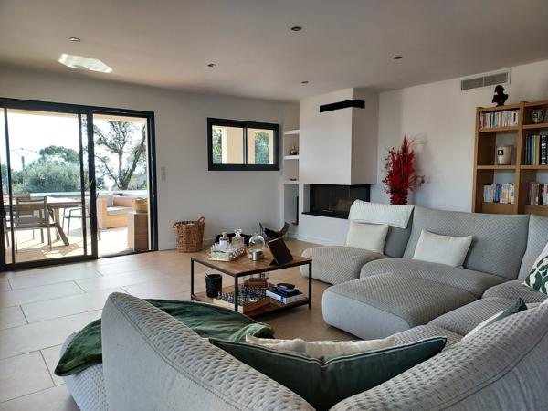 Sublime villa récente - vue mer
