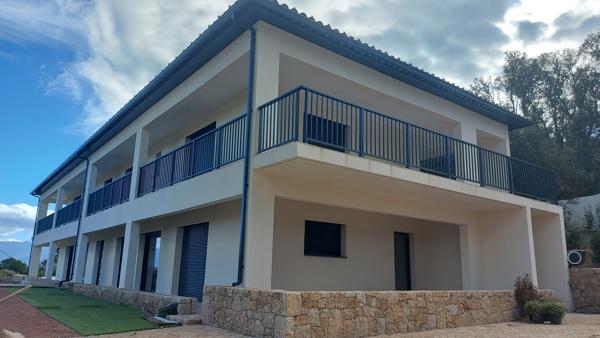 Sublime villa récente - vue mer