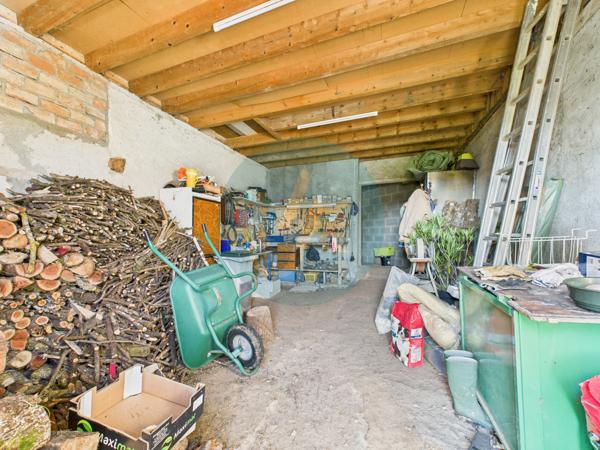 Cosne-Cours-sur-Loire (58200) Longère rénovée 92m2 avec 3 chambres, dépendance et garage.