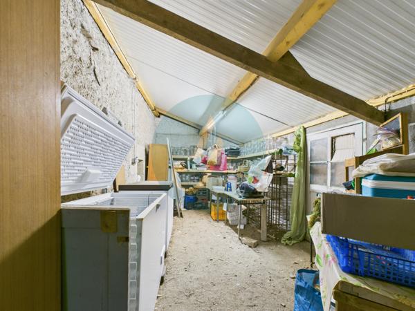 Cosne-Cours-sur-Loire (58200) Longère rénovée 92m2 avec 3 chambres, dépendance et garage.