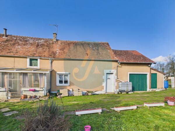 Cosne-Cours-sur-Loire (58200) Longère rénovée 92m2 avec 3 chambres, dépendance et garage.