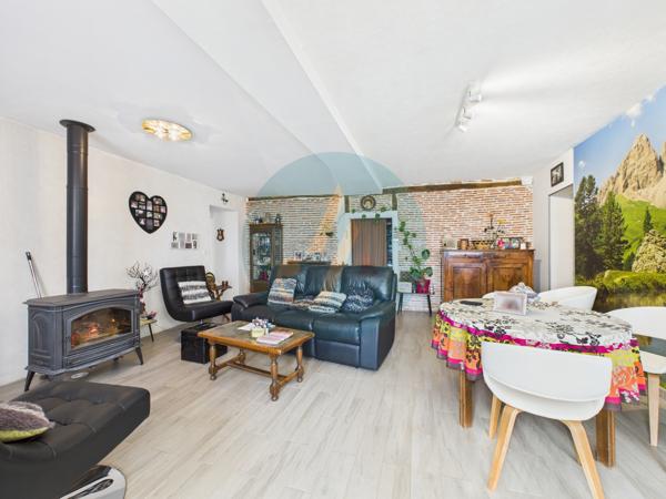 Cosne-Cours-sur-Loire (58200) Longère rénovée 92m2 avec 3 chambres, dépendance et garage.