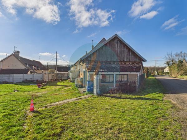 Cosne-Cours-sur-Loire (58200) Longère rénovée 92m2 avec 3 chambres, dépendance et garage.