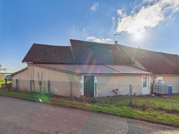 Cosne-Cours-sur-Loire (58200) Longère rénovée 92m2 avec 3 chambres, dépendance et garage.