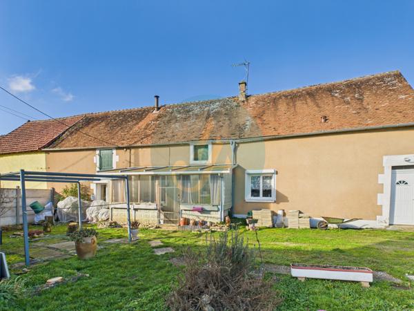 Cosne-Cours-sur-Loire (58200) Longère rénovée 92m2 avec 3 chambres, dépendance et garage.