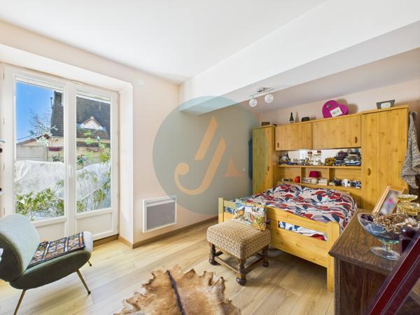 Cosne-Cours-sur-Loire (58200) Longère rénovée 92m2 avec 3 chambres, dépendance et garage.