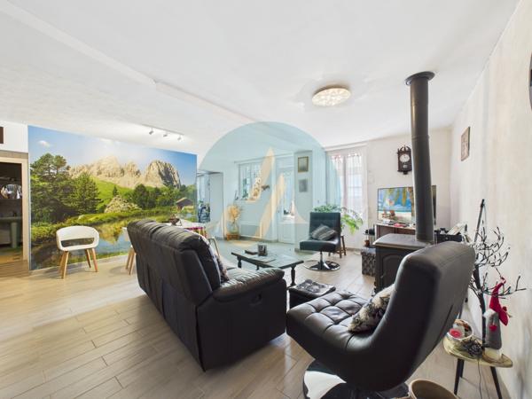 Cosne-Cours-sur-Loire (58200) Longère rénovée 92m2 avec 3 chambres, dépendance et garage.