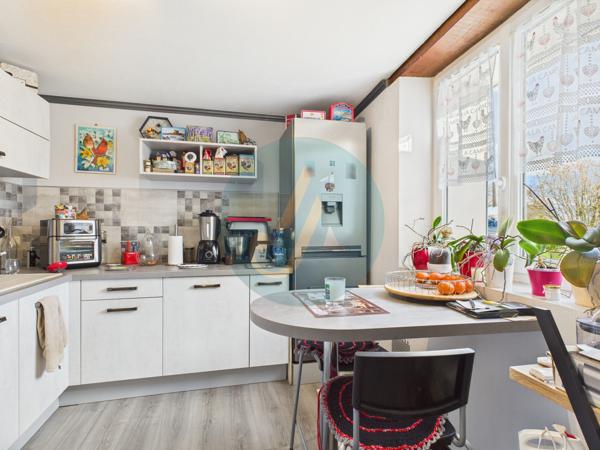 Cosne-Cours-sur-Loire (58200) Longère rénovée 92m2 avec 3 chambres, dépendance et garage.