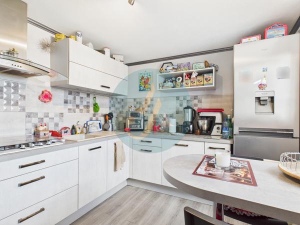 Cosne-Cours-sur-Loire (58200) Longère rénovée 92m2 avec 3 chambres, dépendance et garage.