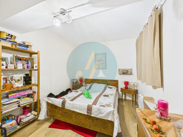 Cosne-Cours-sur-Loire (58200) Longère rénovée 92m2 avec 3 chambres, dépendance et garage.