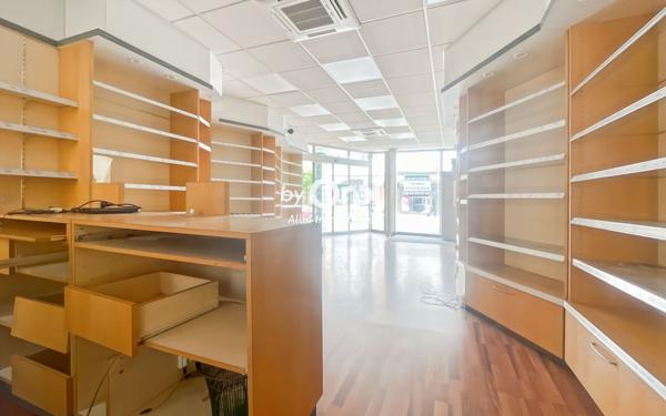 Immeuble à vendre    7 pièces • 341 m2 Montluçon