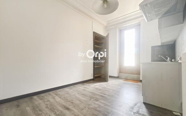 Immeuble à vendre    7 pièces • 341 m2 Montluçon