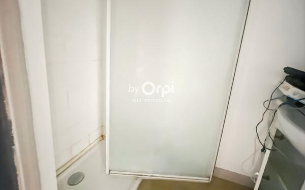 Immeuble à vendre    7 pièces • 341 m2 Montluçon