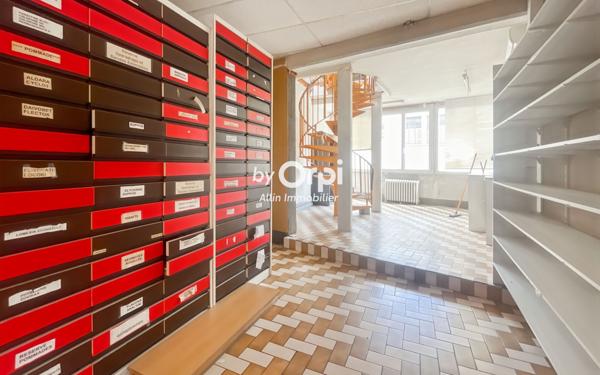 Immeuble à vendre    7 pièces • 341 m2 Montluçon