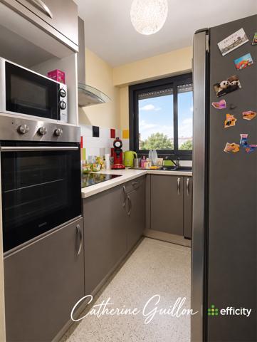 Appartement
         2 pièces
        - 53 m² 79 900 € *