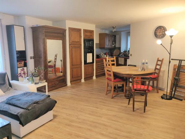 Appartement de 97 m² à Arpajon de 6 pièces, 3 chambres, 1 BOX