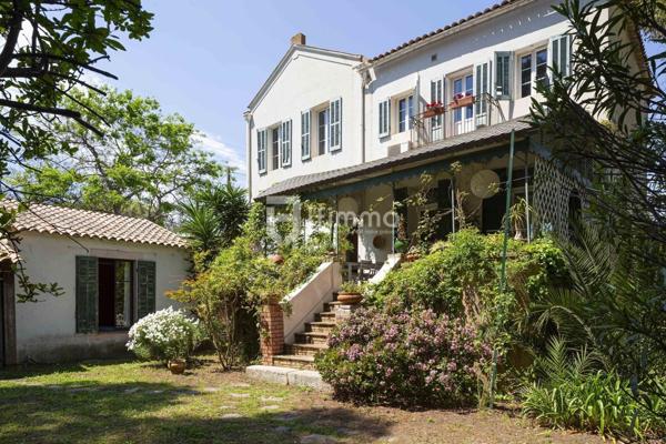 Marseille 8ème La Pointe Rouge-Villa d'Exception / Jardin / Dépendance