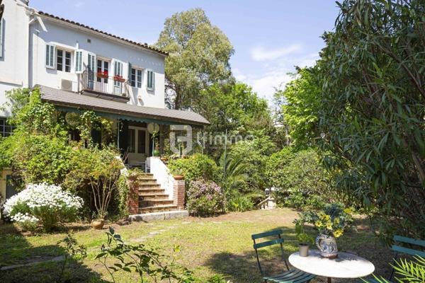 Marseille 8ème La Pointe Rouge-Villa d'Exception / Jardin / Dépendance