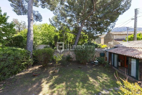 Marseille 8ème La Pointe Rouge-Villa d'Exception / Jardin / Dépendance