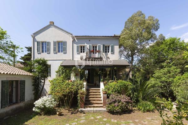 Marseille 8ème La Pointe Rouge-Villa d'Exception / Jardin / Dépendance