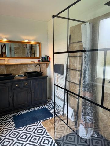 Maison rénovée tout récemment !  Jardin et garage