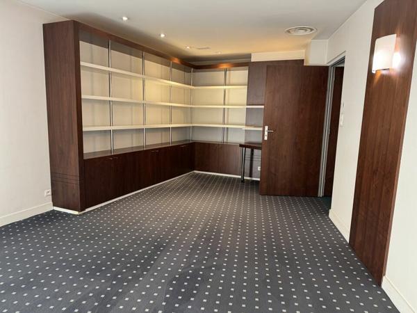 TOURS HYPER CENTRE BUREAUX A LOUER 250 M² PARKINGS TERRASSE OPPORTUNITE