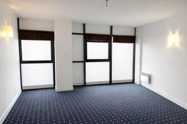 TOURS HYPER CENTRE BUREAUX A LOUER 250 M² PARKINGS TERRASSE OPPORTUNITE