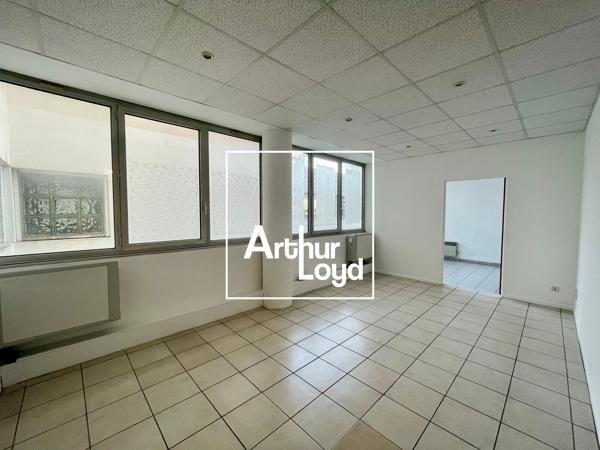 Bureaux à vendre Nîmes immeuble Valmédica agencement fonctionnel 70 m²