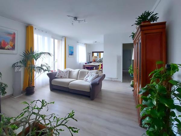 Beau F4 de 80 m² avec garage – Proche commodités .