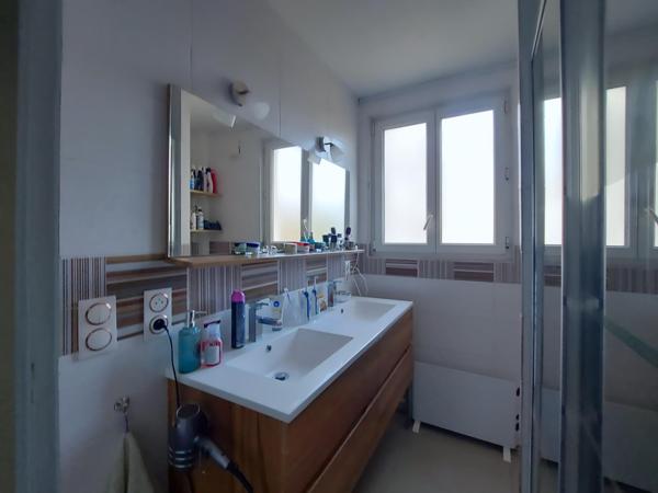 Beau F4 de 80 m² avec garage – Proche commodités .